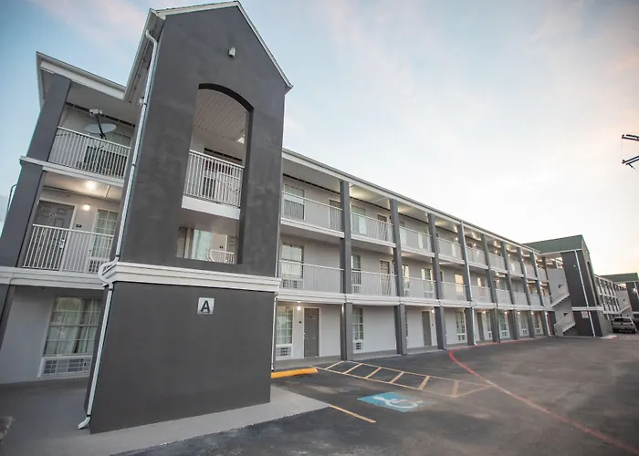 Crossroads And Suites